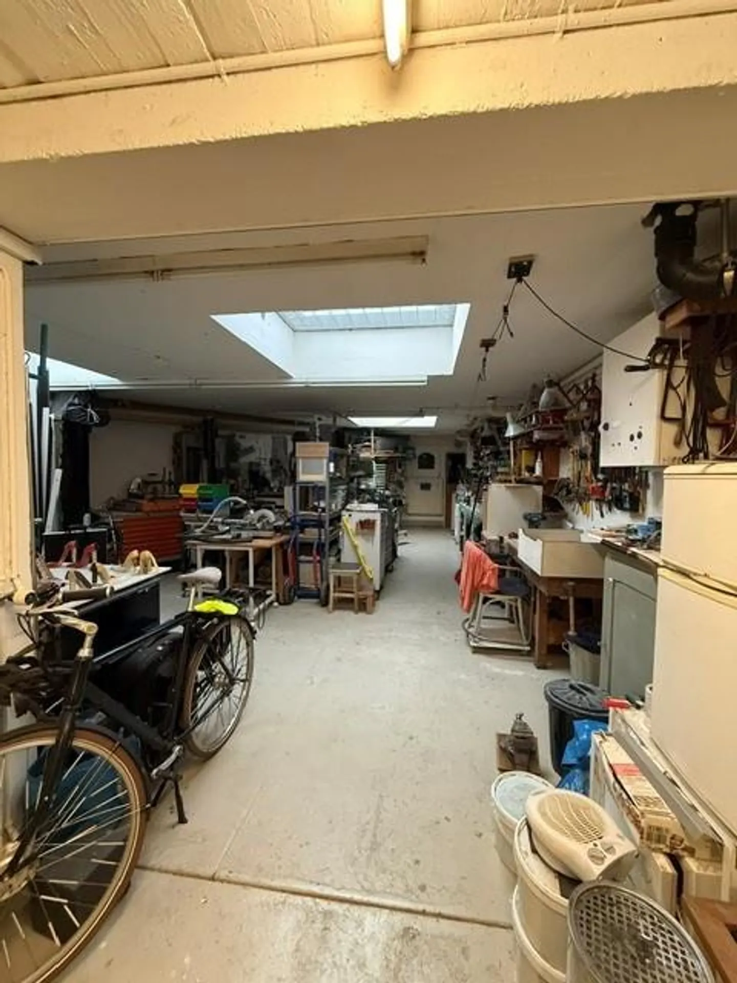 Espace de stockage spacieux au rez-de-chaussée - Photo 4 sur 8
