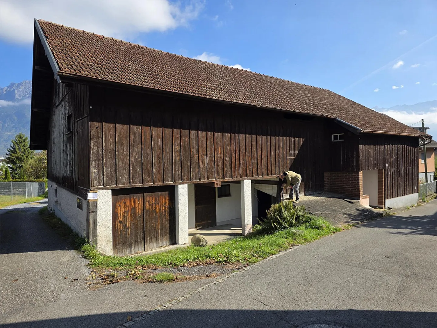 älteres Einfamilienhaus mit ruhigem Garten - Foto 2 von 8