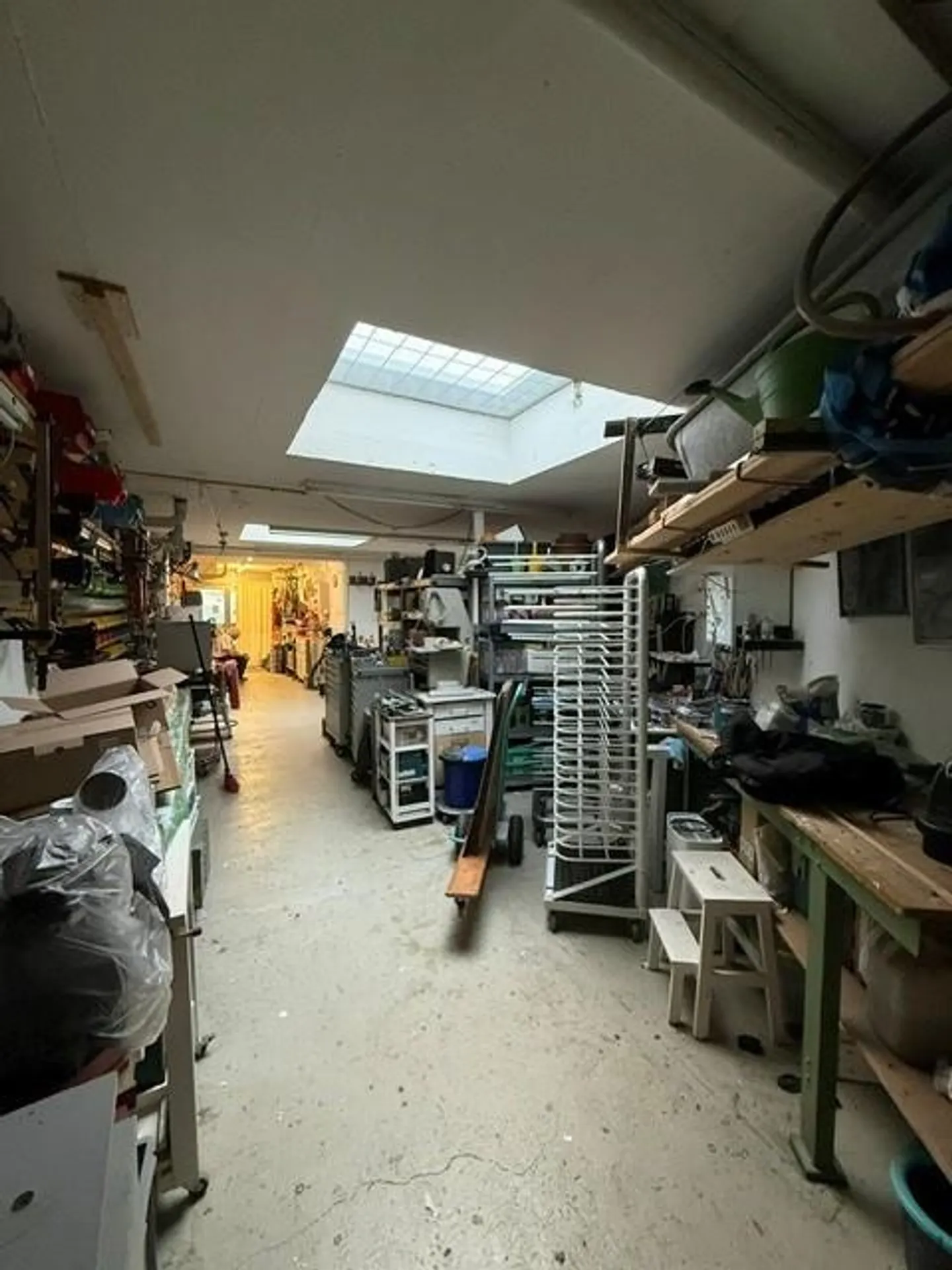 Espace de stockage spacieux au rez-de-chaussée - Photo 6 sur 8