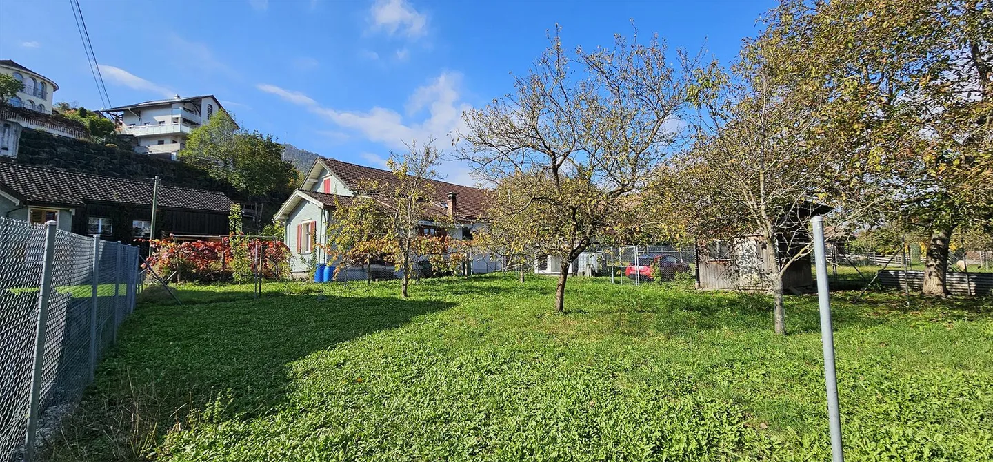 älteres Einfamilienhaus mit ruhigem Garten - Foto 3 von 8