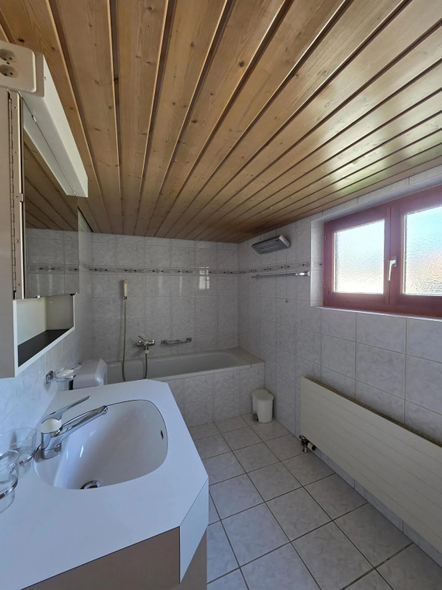älteres Einfamilienhaus mit ruhigem Garten - Foto 6 von 8