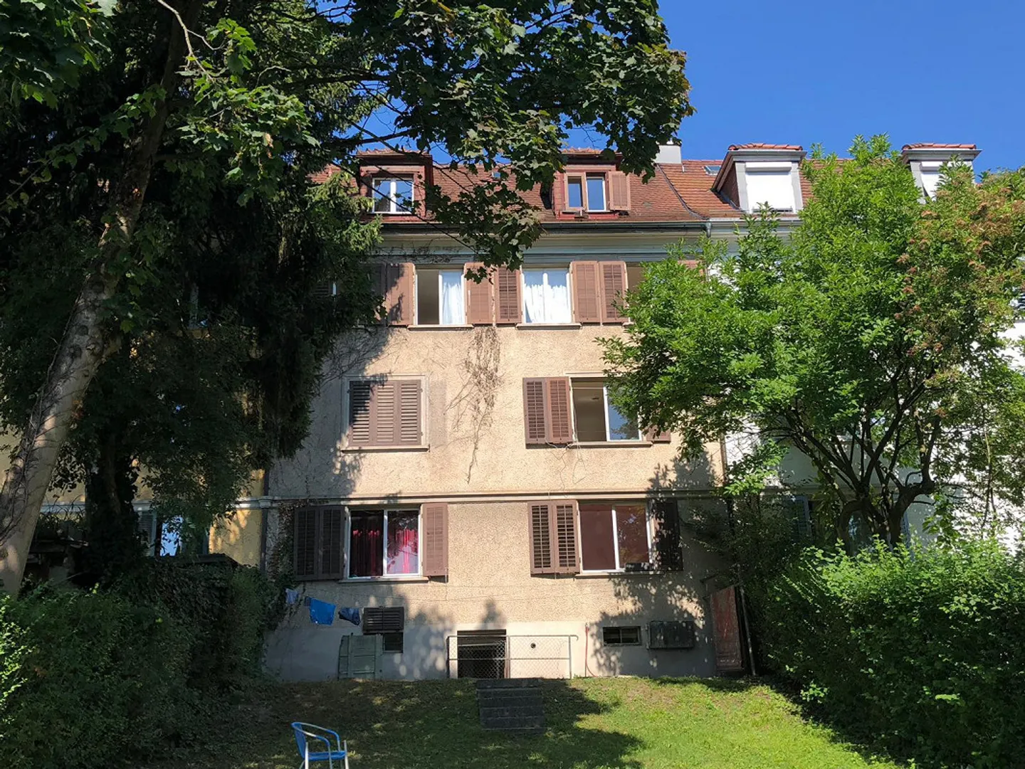 Reihen-Mehrfamilienhaus mit Potenzial - Foto 1 von 5