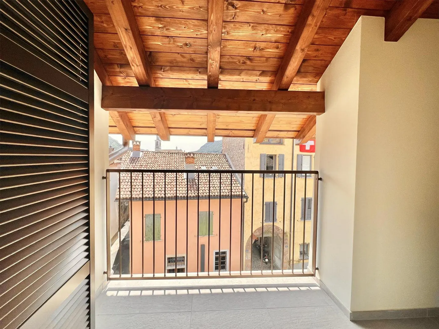 ZU VERMIETEN: Charmante 2,5 Zimmer mit Balkon in Riva San Vitale - Foto 3 von 9