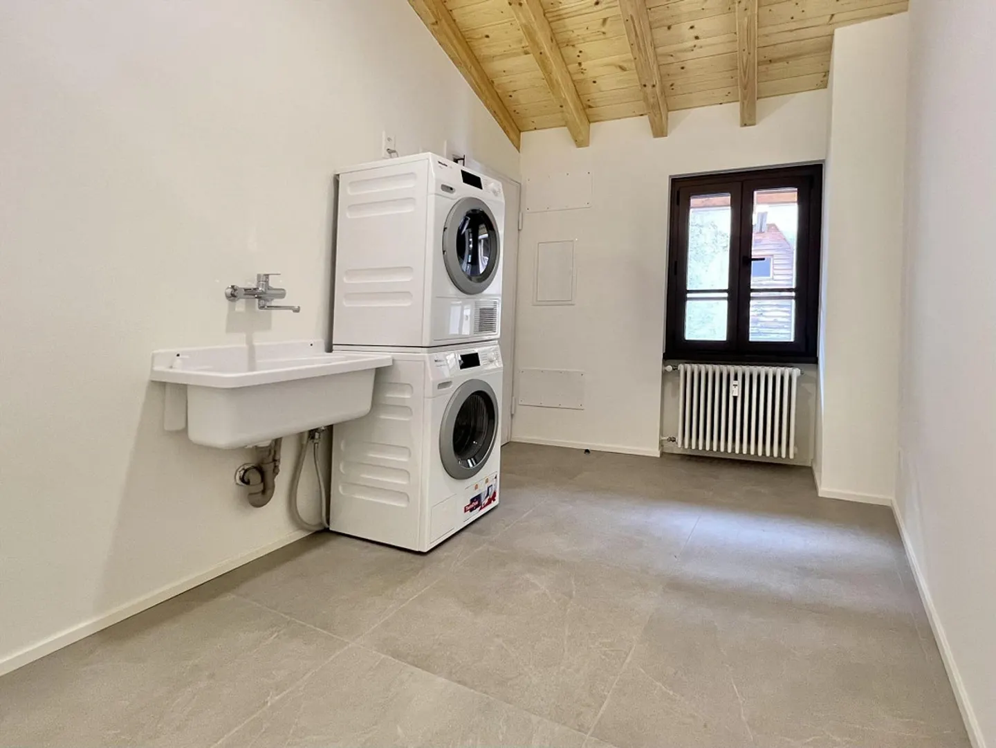 ZU VERMIETEN: Charmante 2,5 Zimmer mit Balkon in Riva San Vitale - Foto 7 von 9
