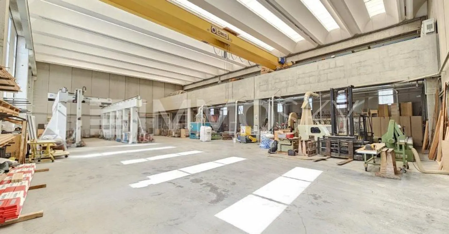 Ready-to-use commercial hall for craft businesses - Photo 4 of 5