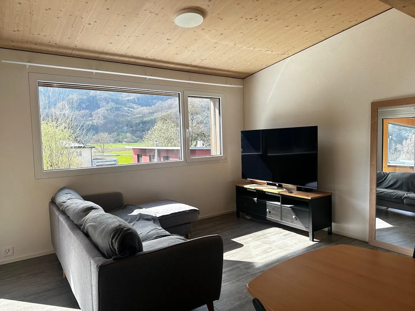 Moderno appartamento mansardato di 2,5 locali con balcone e vista mozzafiato - Foto 6 di 12