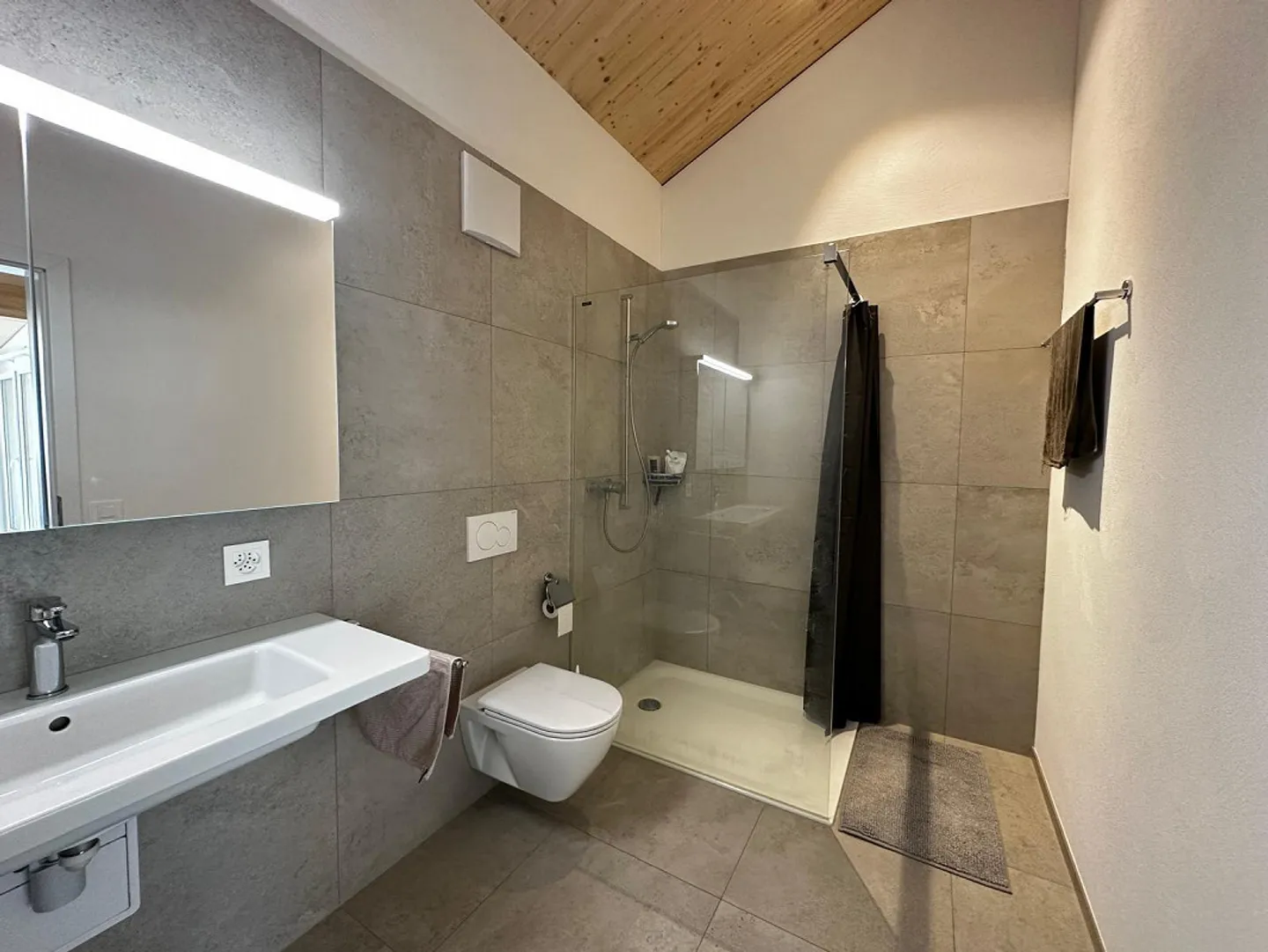 Moderno appartamento mansardato di 2,5 locali con balcone e vista mozzafiato - Foto 10 di 12