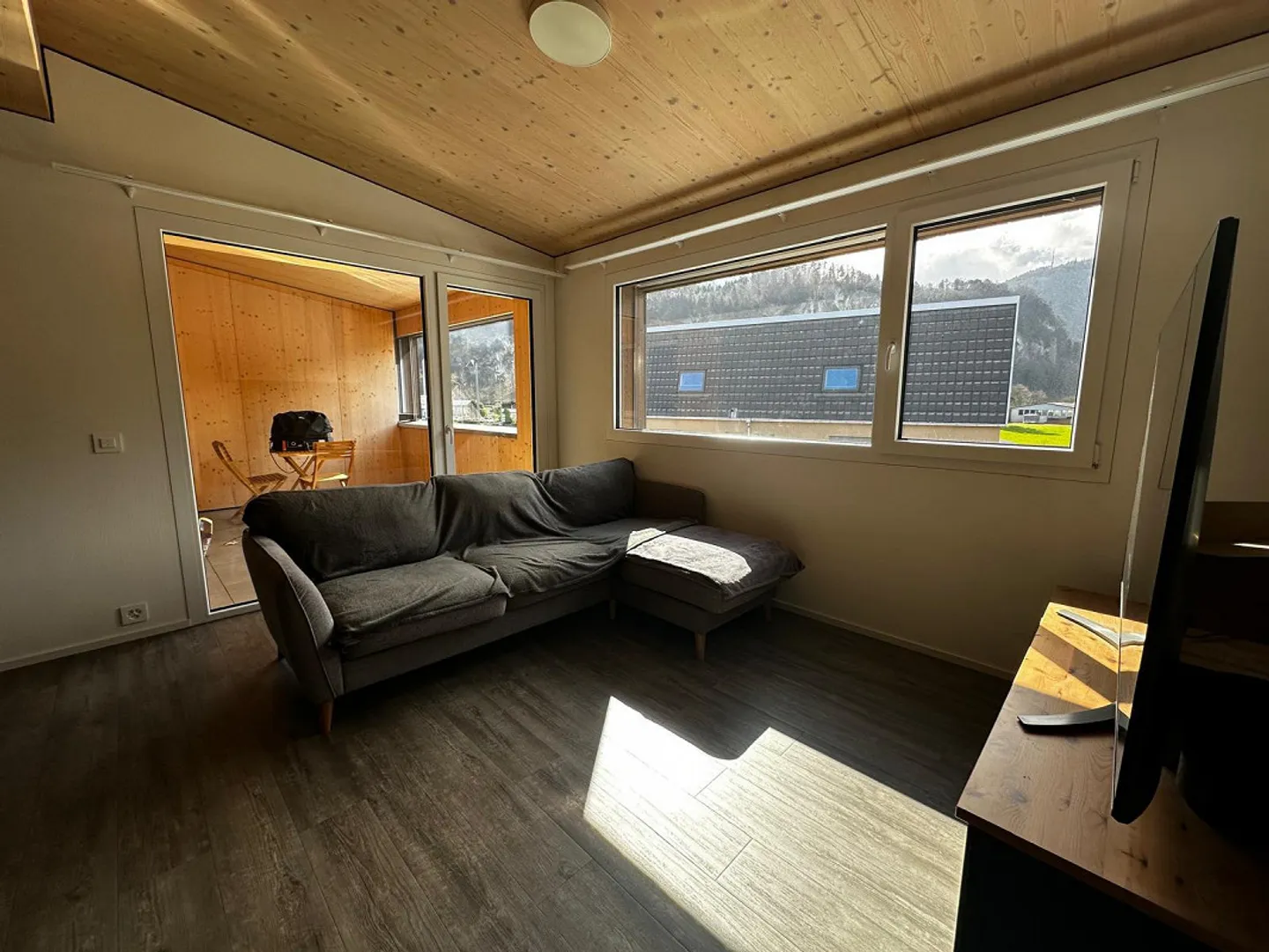 Moderno appartamento mansardato di 2,5 locali con balcone e vista mozzafiato - Foto 7 di 12