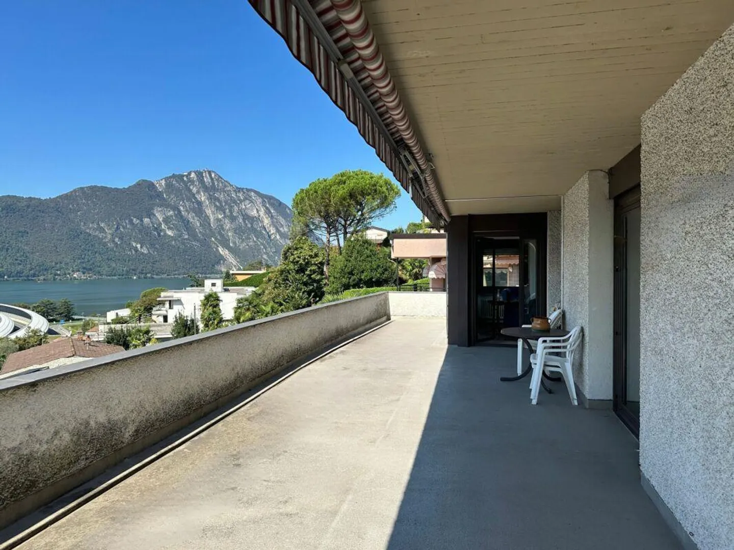 Appartement intéressant de 5,5 pièces avec grande terrasse et vue imprenable sur le lac - Photo 5 sur 18
