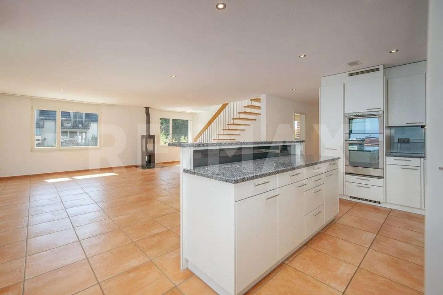 Spacious Living on Two Floors - 180.8 m² Maisonette - Photo 5 of 13
