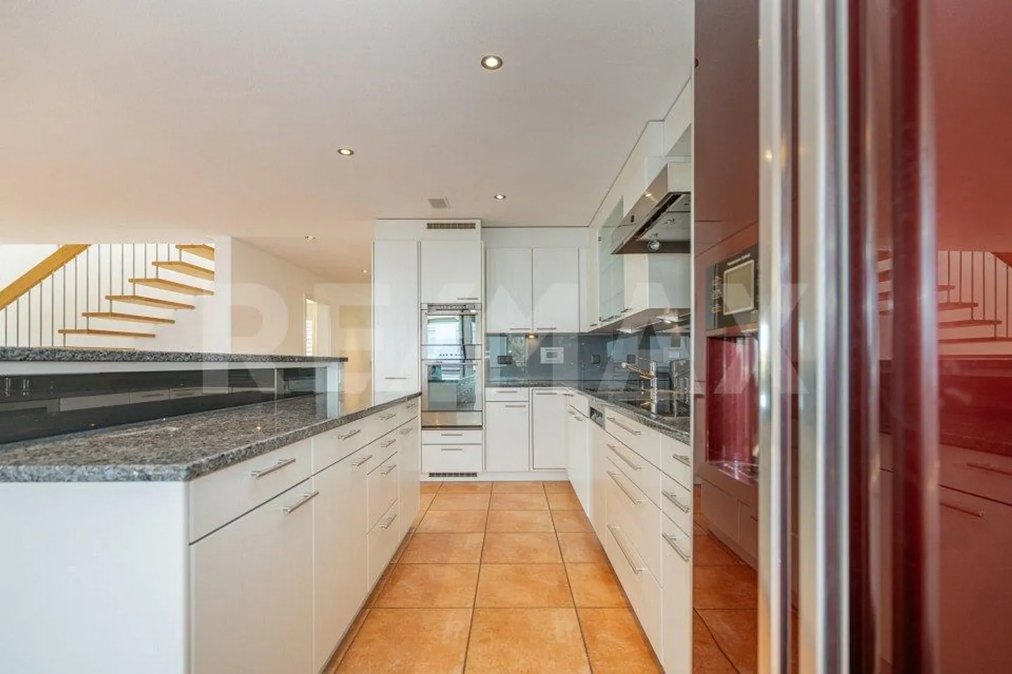 Spacious Living on Two Floors - 180.8 m² Maisonette - Photo 6 of 13