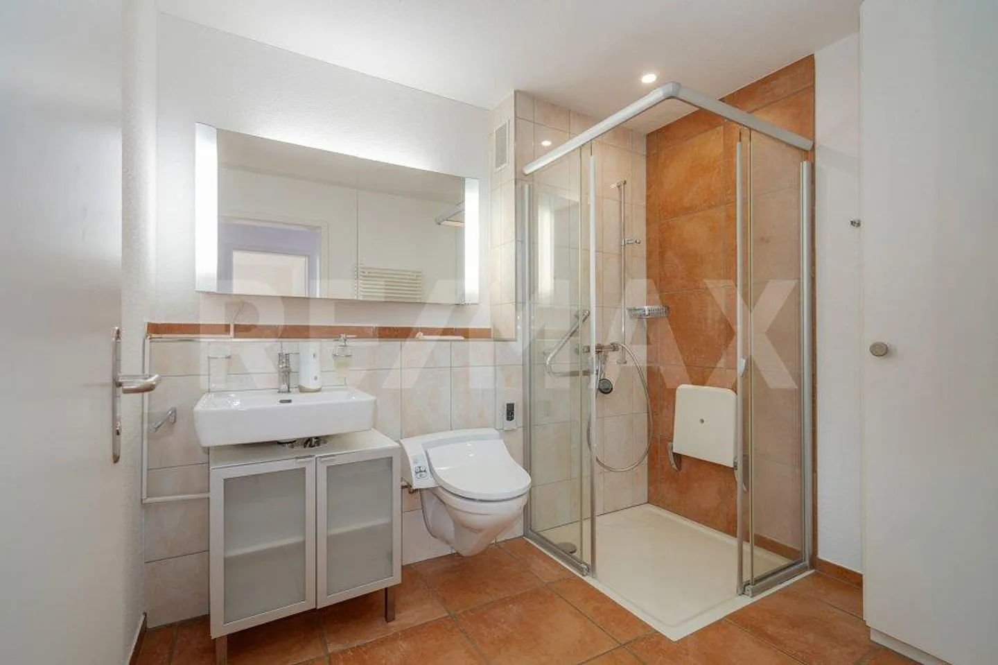 Spacious Living on Two Floors - 180.8 m² Maisonette - Photo 7 of 13