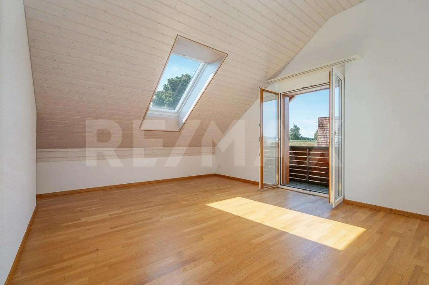 Spacious Living on Two Floors - 180.8 m² Maisonette - Photo 9 of 13
