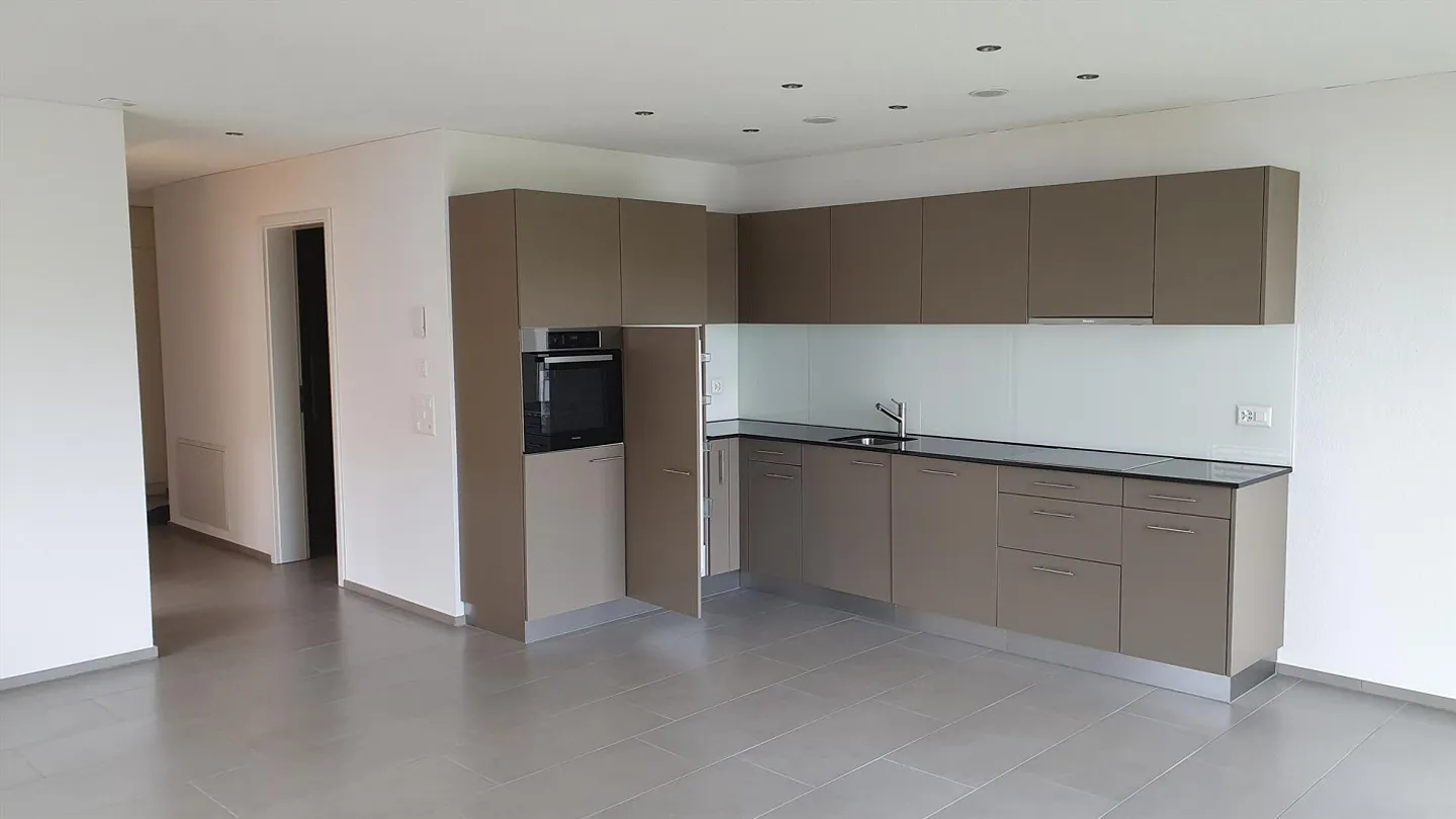 Appartement confortable de 3,5 pièces dans un emplacement central - Photo 2 sur 9