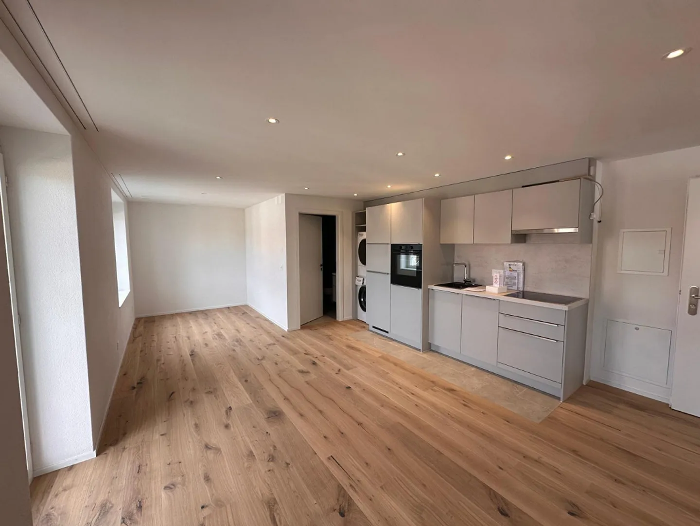 Appartement moderne 1.5 pièces avec balcon dans un emplacement central - Photo 1 sur 4