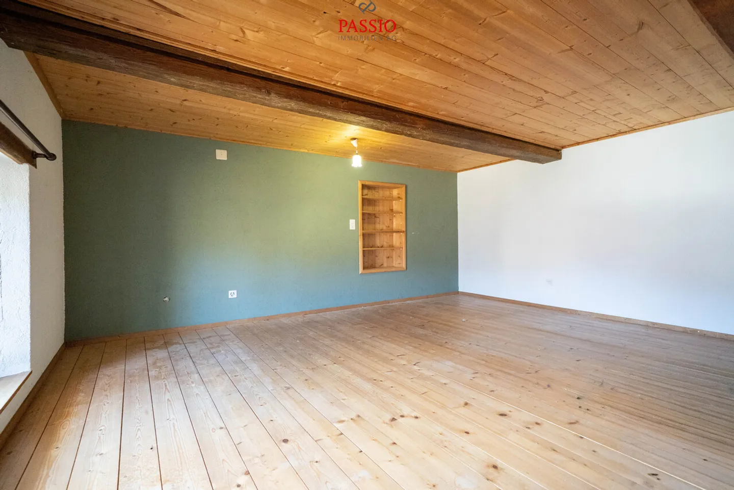 Grande casa colonica di 8 stanze con idillio da giardino e molto potenziale - Foto 13 di 32