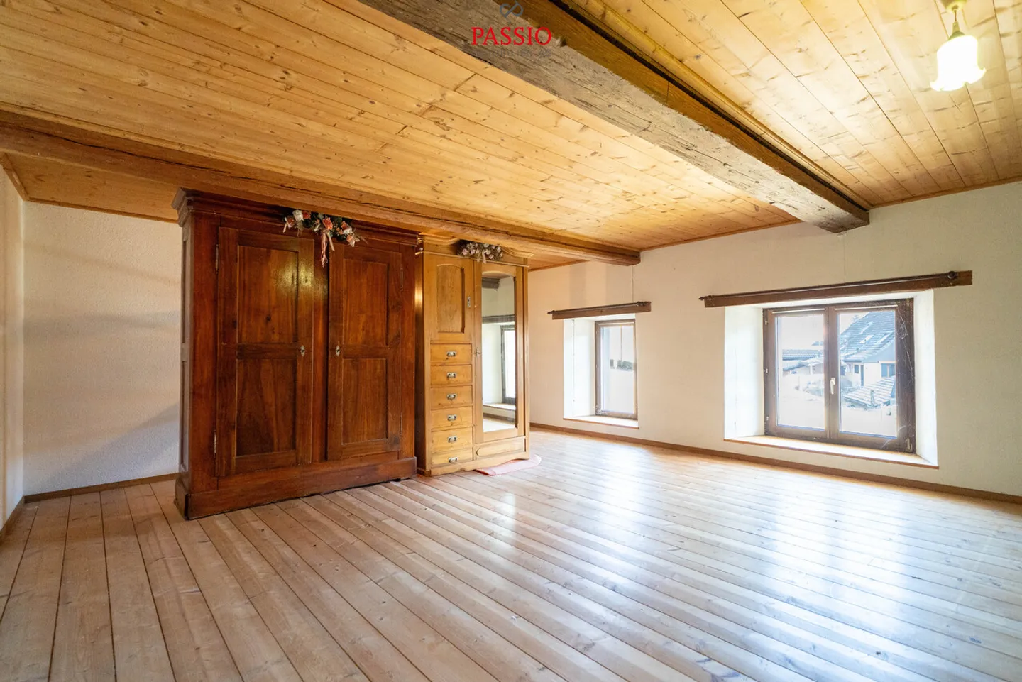 Grande casa colonica di 8 stanze con idillio da giardino e molto potenziale - Foto 14 di 32