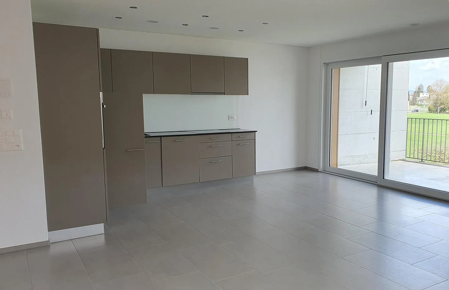 Appartement confortable de 3,5 pièces dans un emplacement central - Photo 3 sur 9