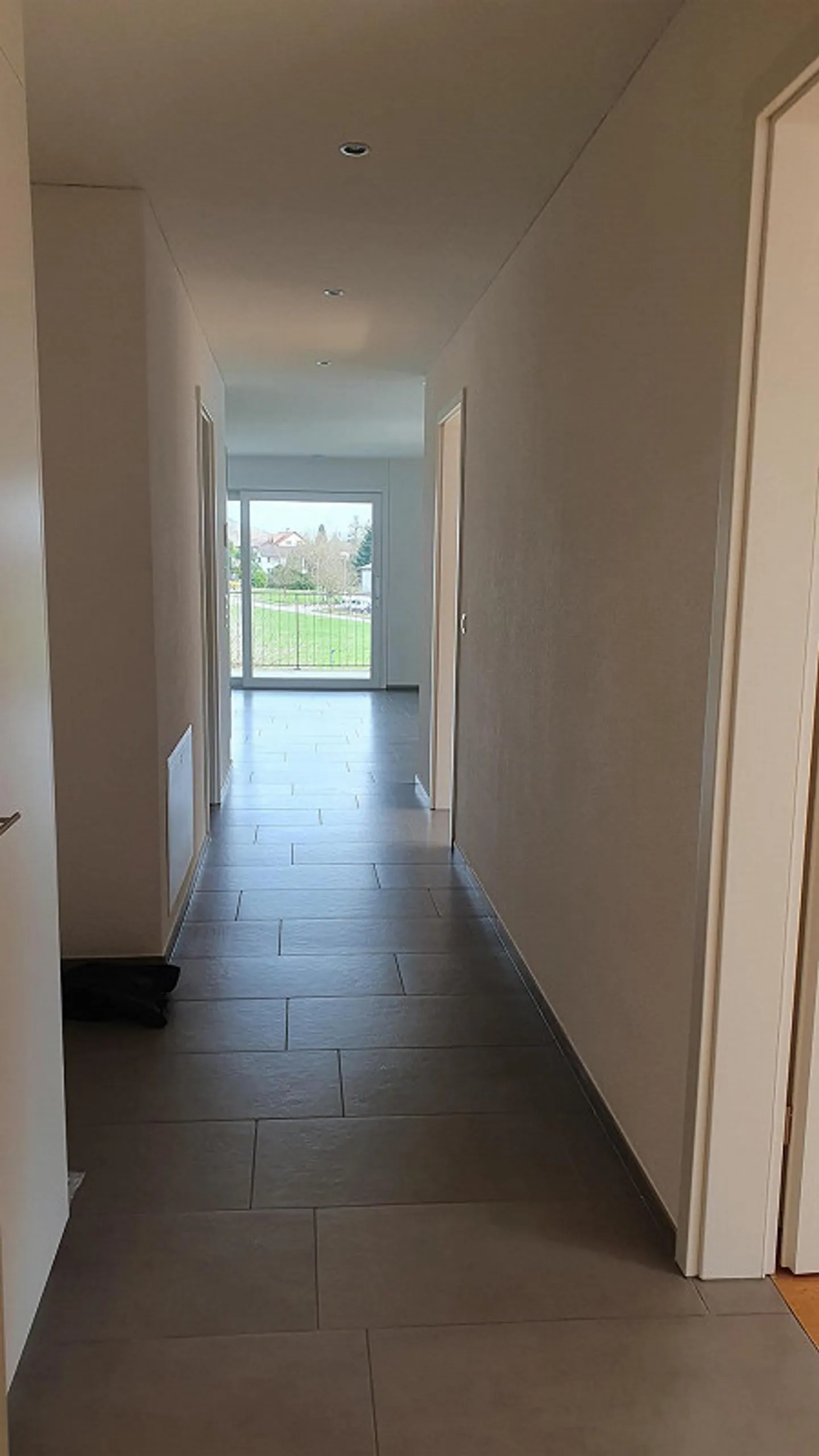 Appartement confortable de 3,5 pièces dans un emplacement central - Photo 4 sur 9