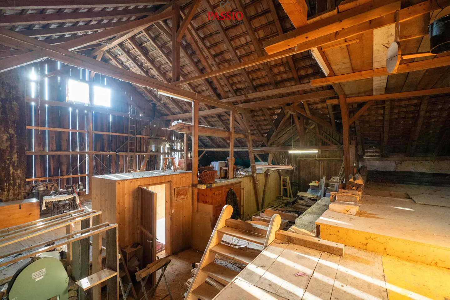 Grande casa colonica di 8 stanze con idillio da giardino e molto potenziale - Foto 22 di 32