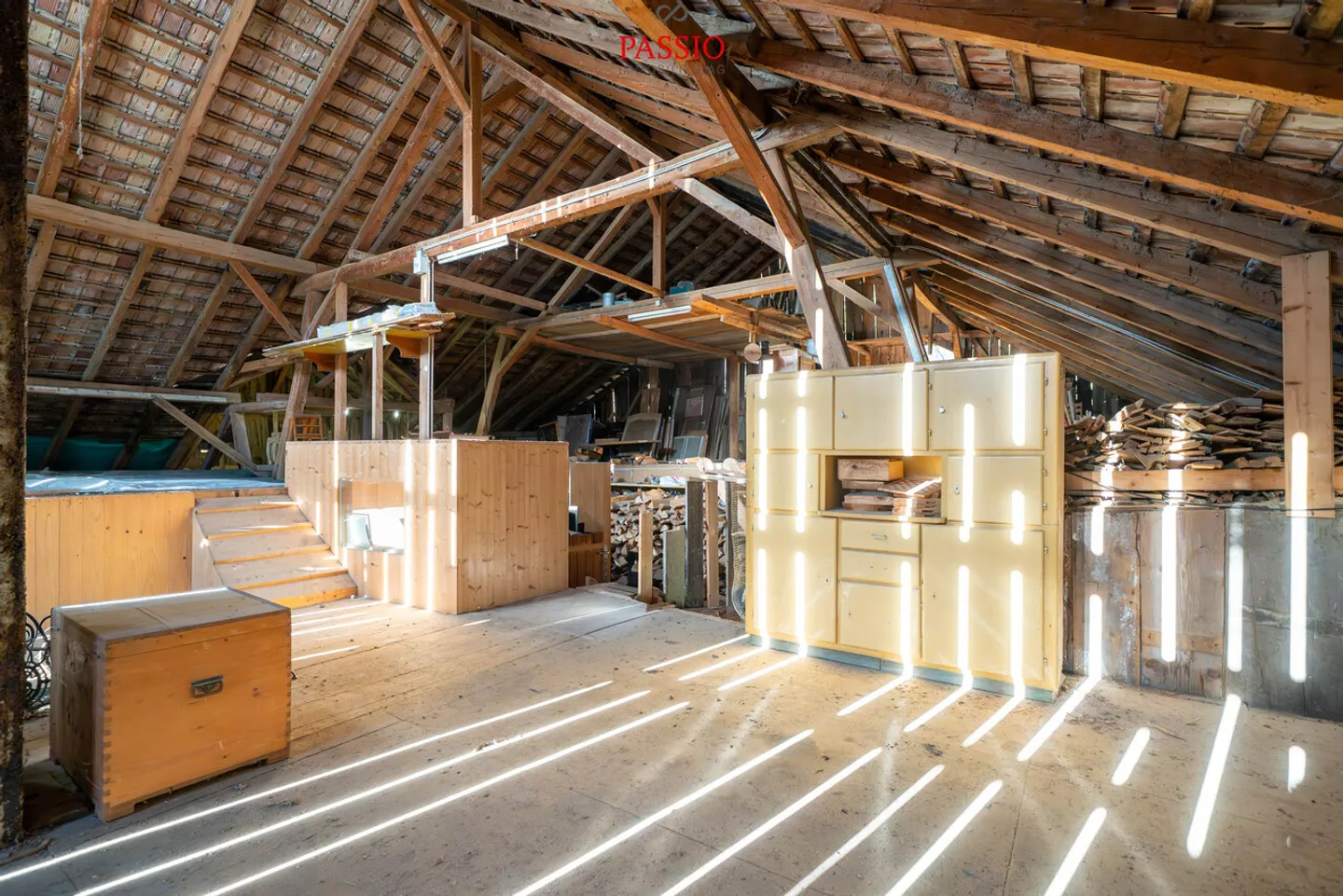 Grande casa colonica di 8 stanze con idillio da giardino e molto potenziale - Foto 23 di 32