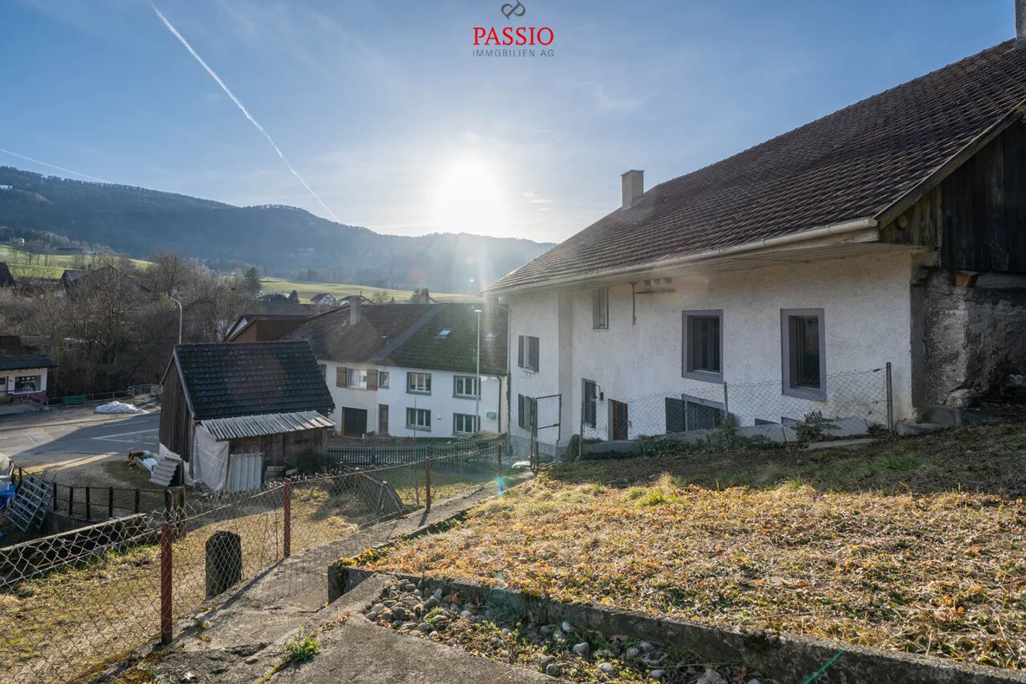 Grande casa colonica di 8 stanze con idillio da giardino e molto potenziale - Foto 27 di 32