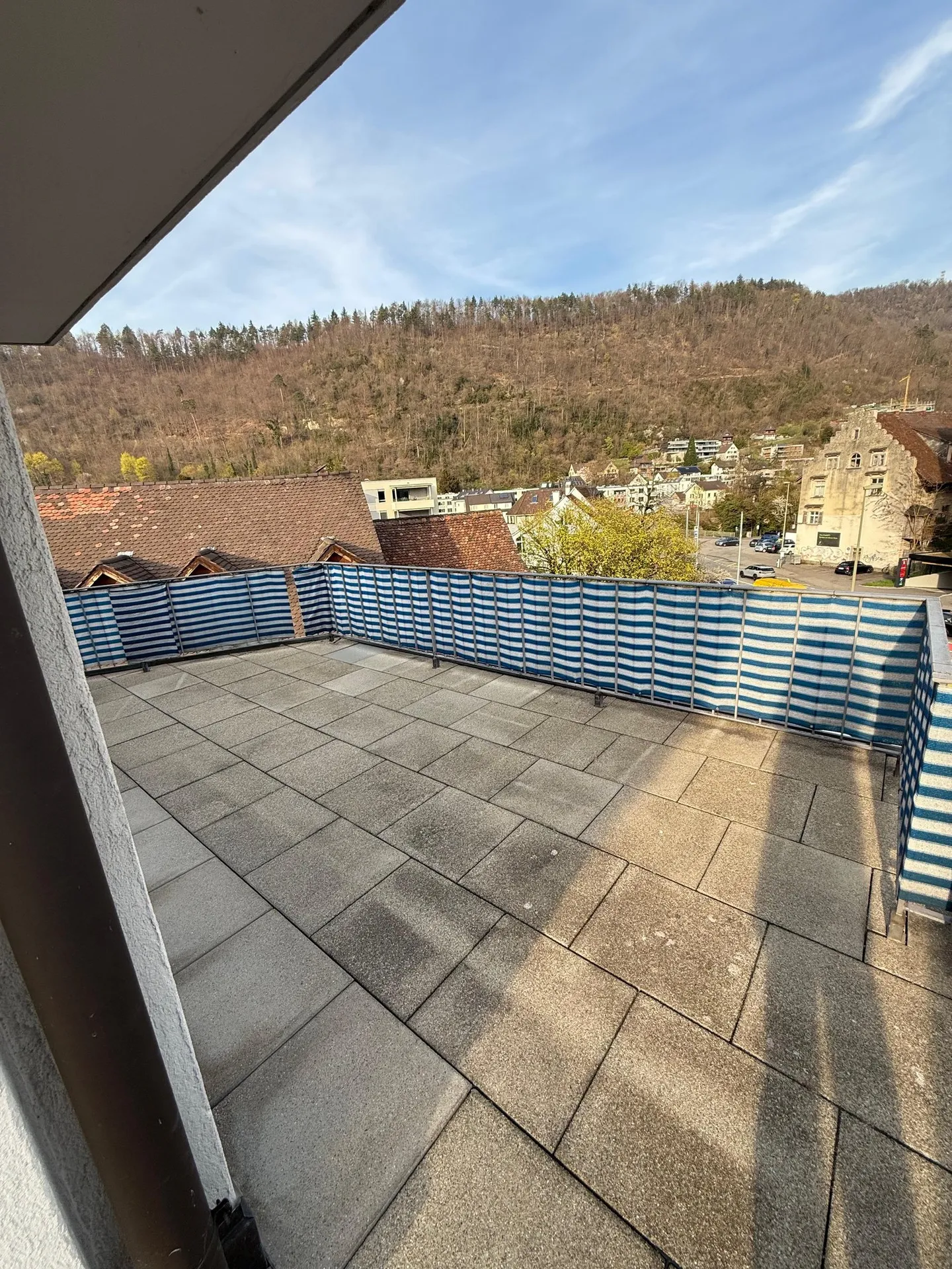 Appartement sous les combles rénové de 3 pièces dans un emplacement central de Liestal - Photo 11 sur 19
