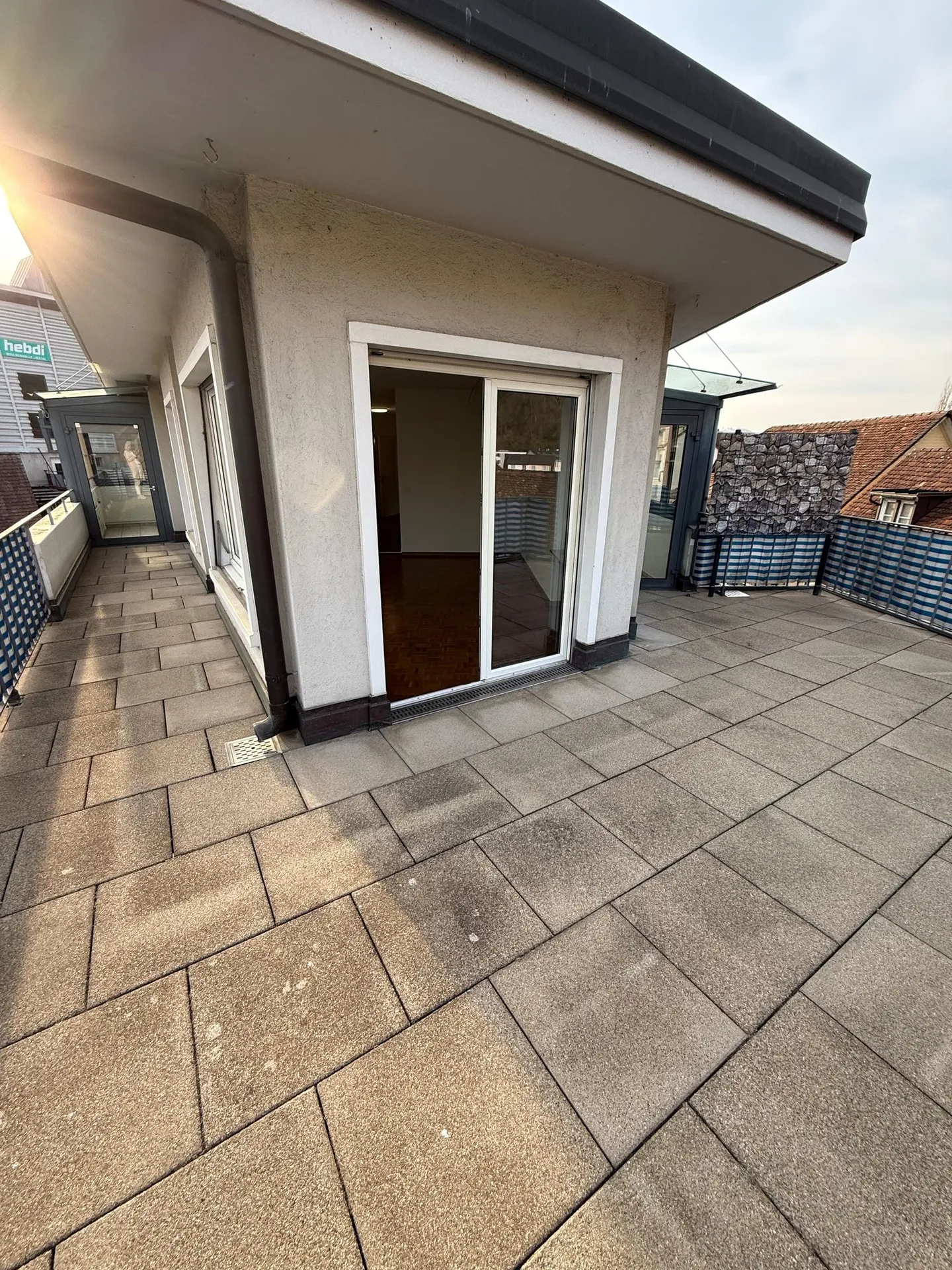 Appartement sous les combles rénové de 3 pièces dans un emplacement central de Liestal - Photo 13 sur 19