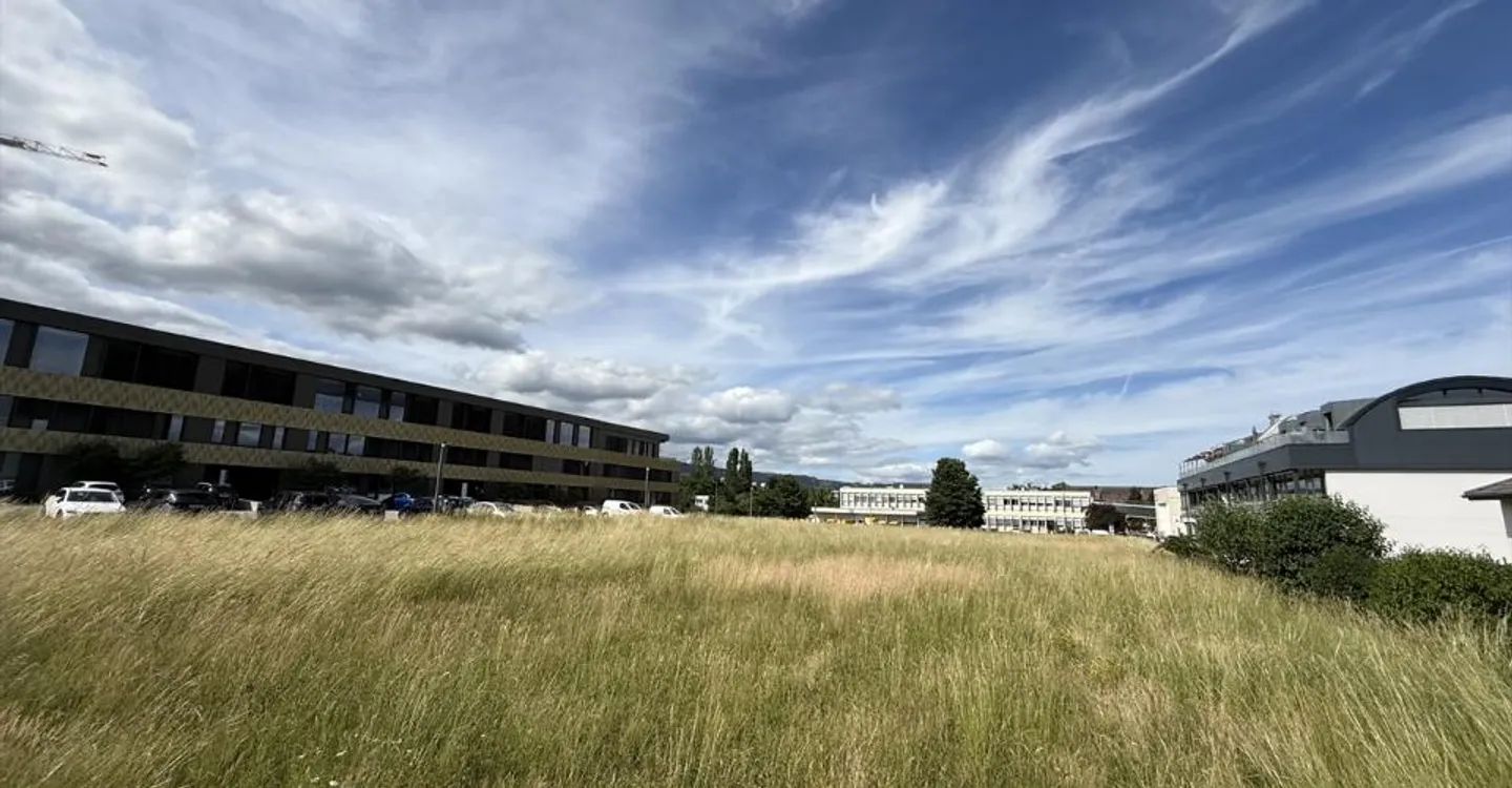 Plot of 7,585m2 located at the water's edge - Photo 1 of 3