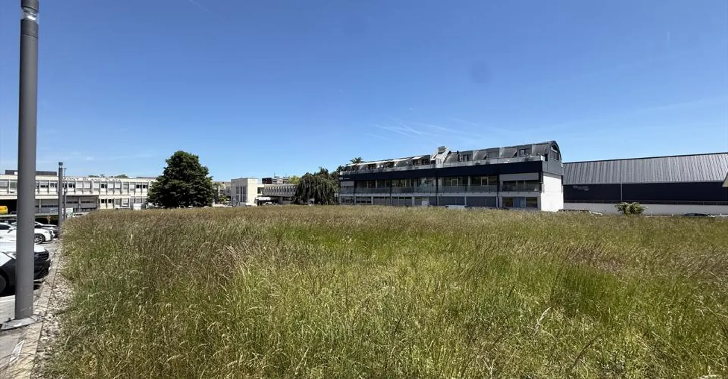 Plot of 7,585m2 located at the water's edge - Photo 2 of 3