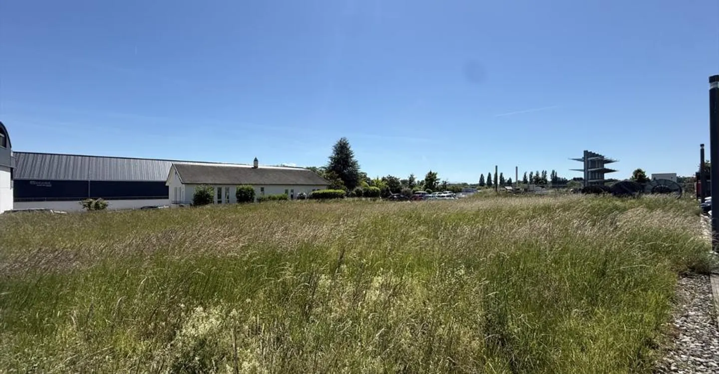 Plot of 7,585m2 located at the water's edge - Photo 3 of 3