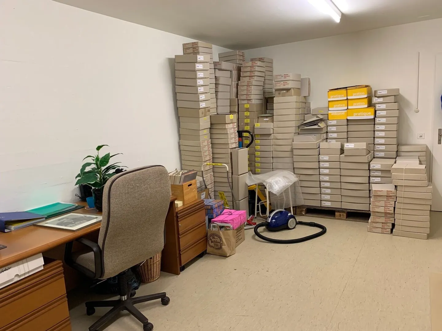 Craft room for rent in a quiet location - Photo 3 of 3