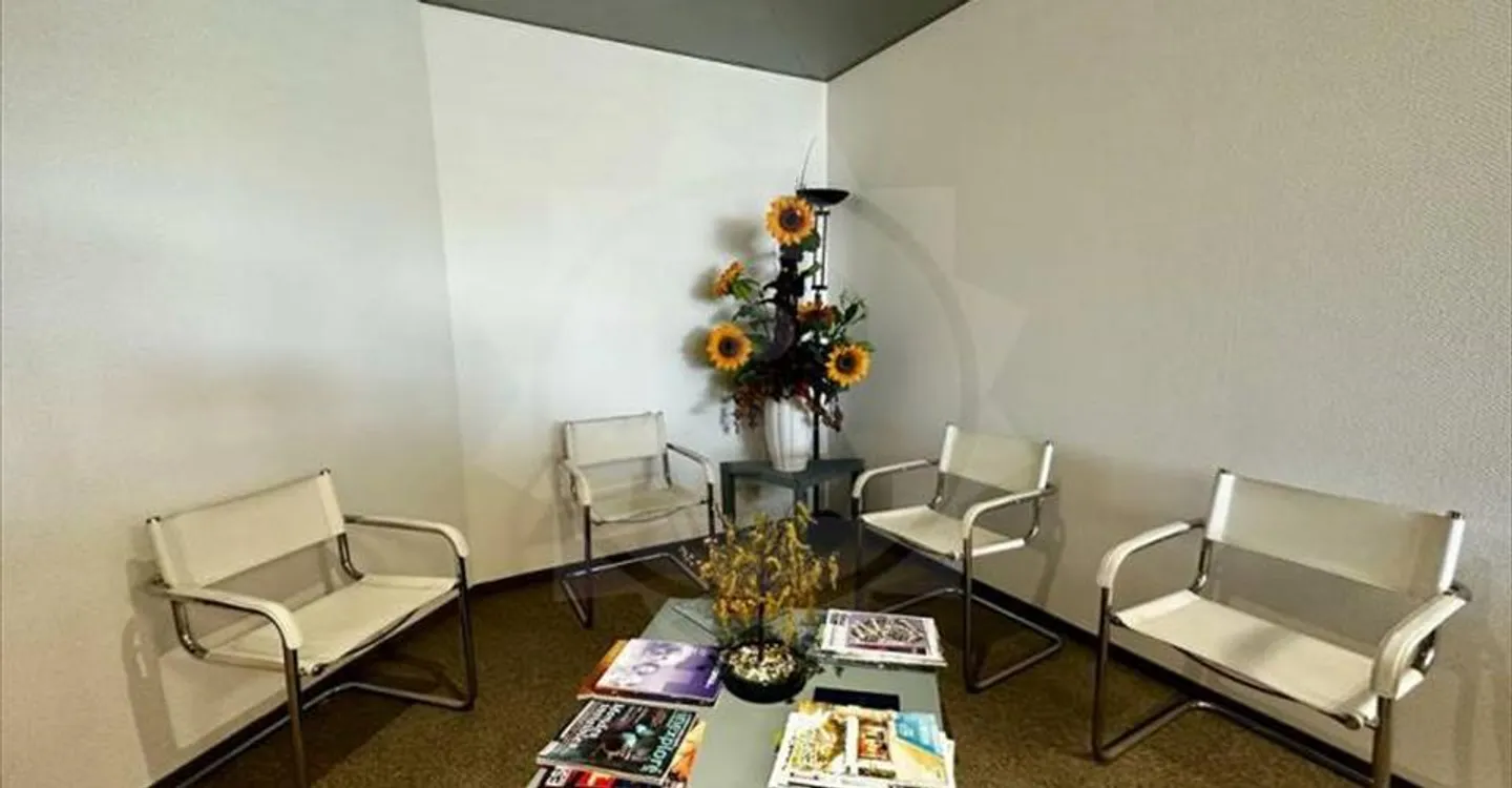 Office space for rent - Photo 1 of 9