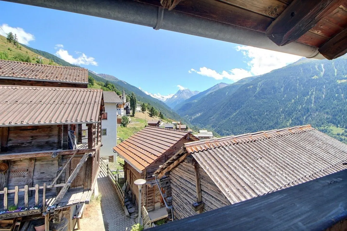 Charmante 2,5-Zimmer-Wohnung in Saint-Martin (VS) - Atemberaubender Blick auf die Alpen - Foto 1 von 7