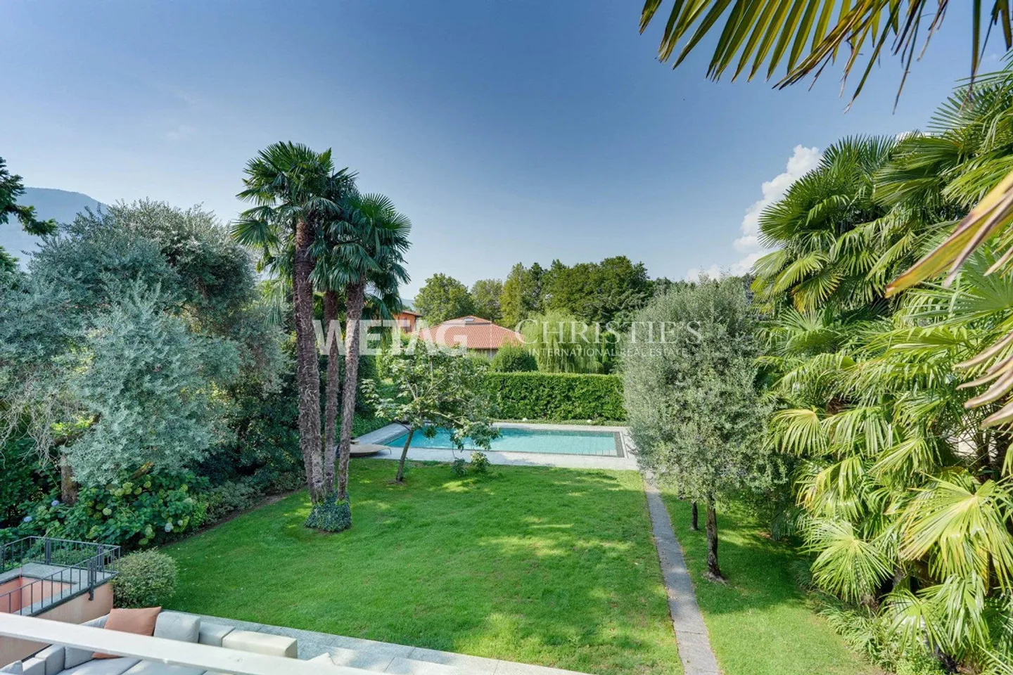 Exklusive & moderne Luxusvilla mit Aussenpool in privilegierter Lag... - Photo 2 of 13
