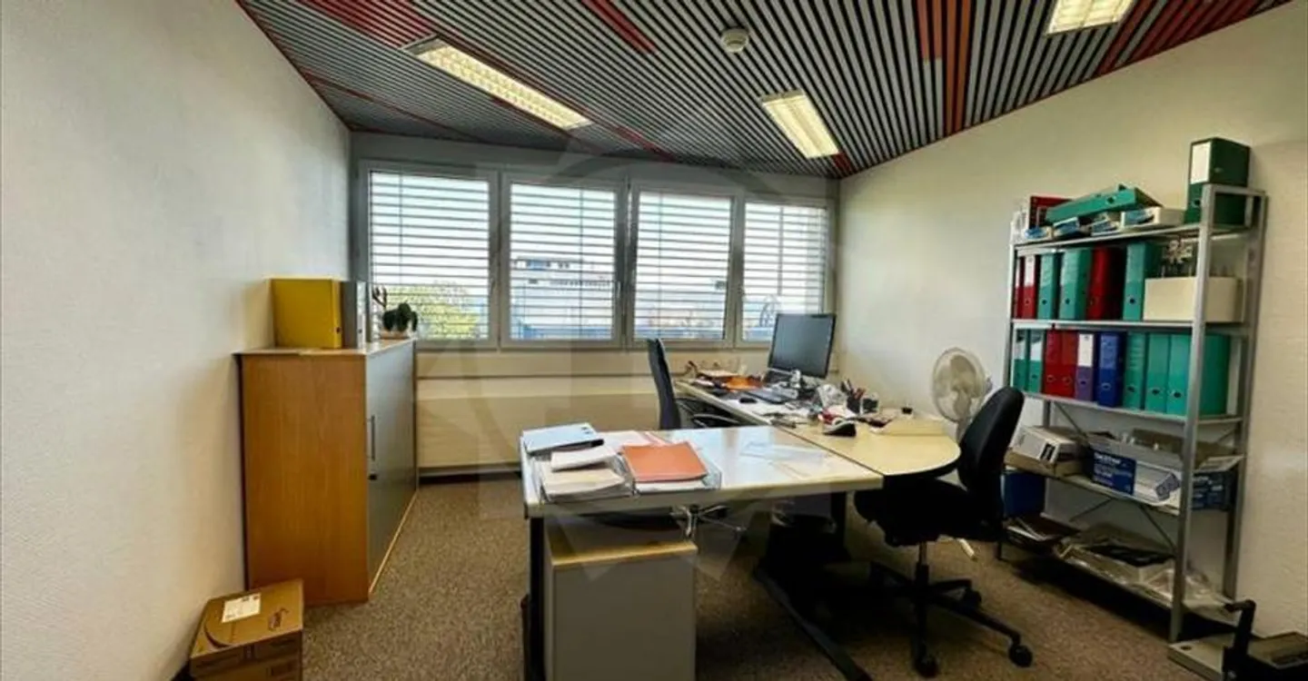 Office space for rent - Photo 2 of 9