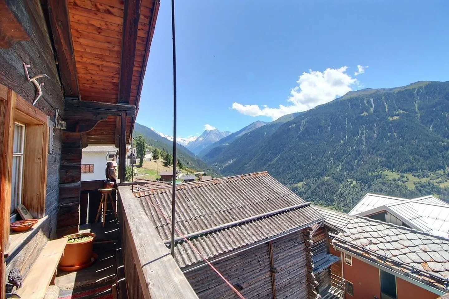 Charmante 2,5-Zimmer-Wohnung in Saint-Martin (VS) - Atemberaubender Blick auf die Alpen - Foto 2 von 7