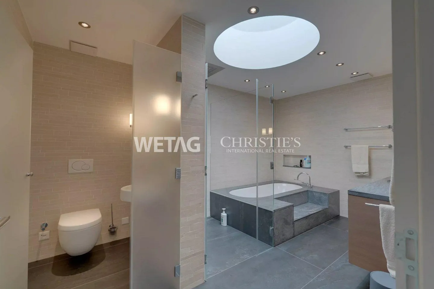 Exklusive & moderne Luxusvilla mit Aussenpool in privilegierter Lag... - Photo 10 of 13