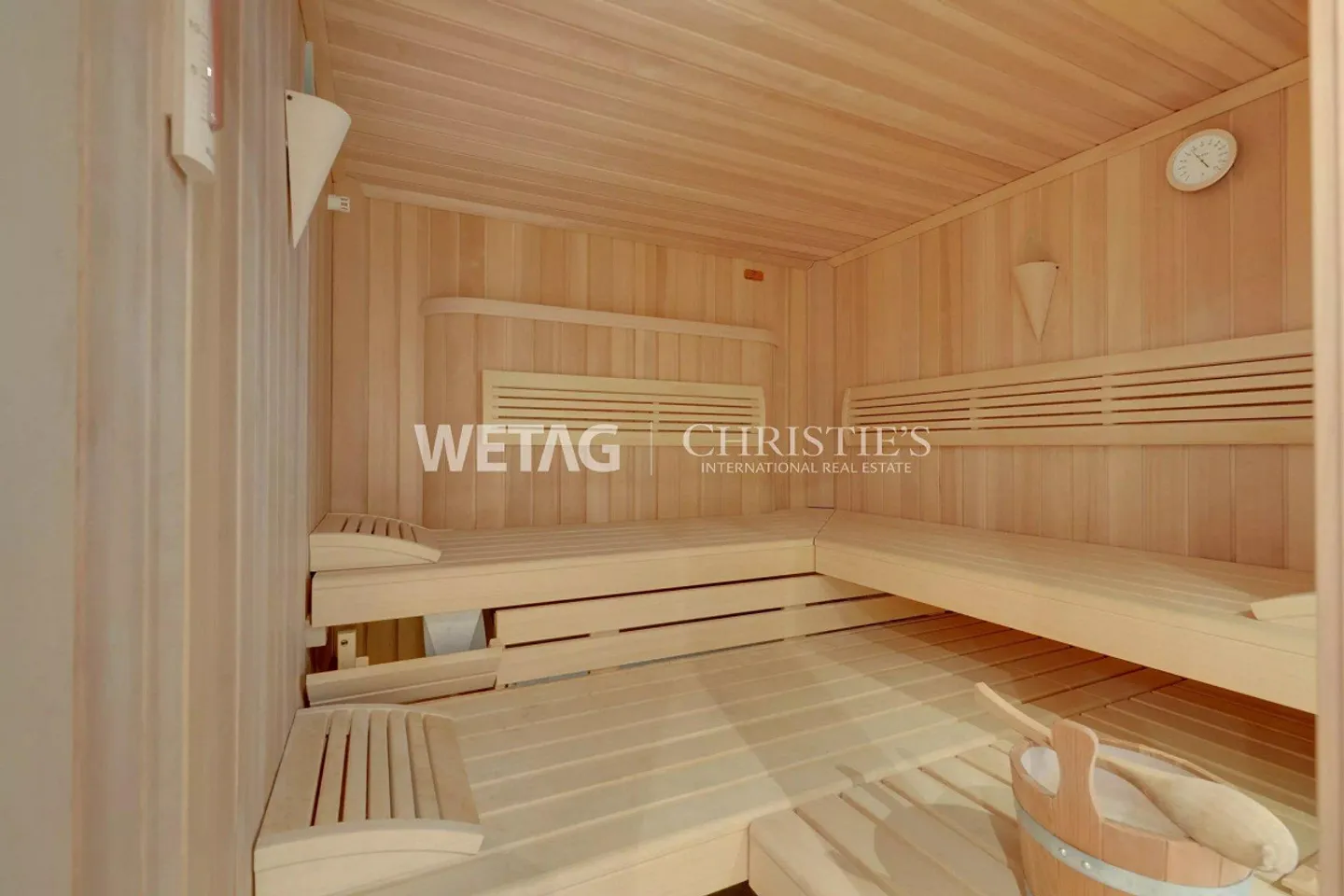 Exklusive & moderne Luxusvilla mit Aussenpool in privilegierter Lag... - Photo 13 of 13