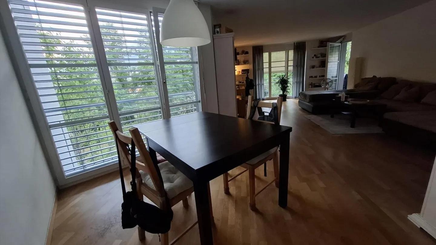 Charming Apartment in Central Location - Photo 2 of 8