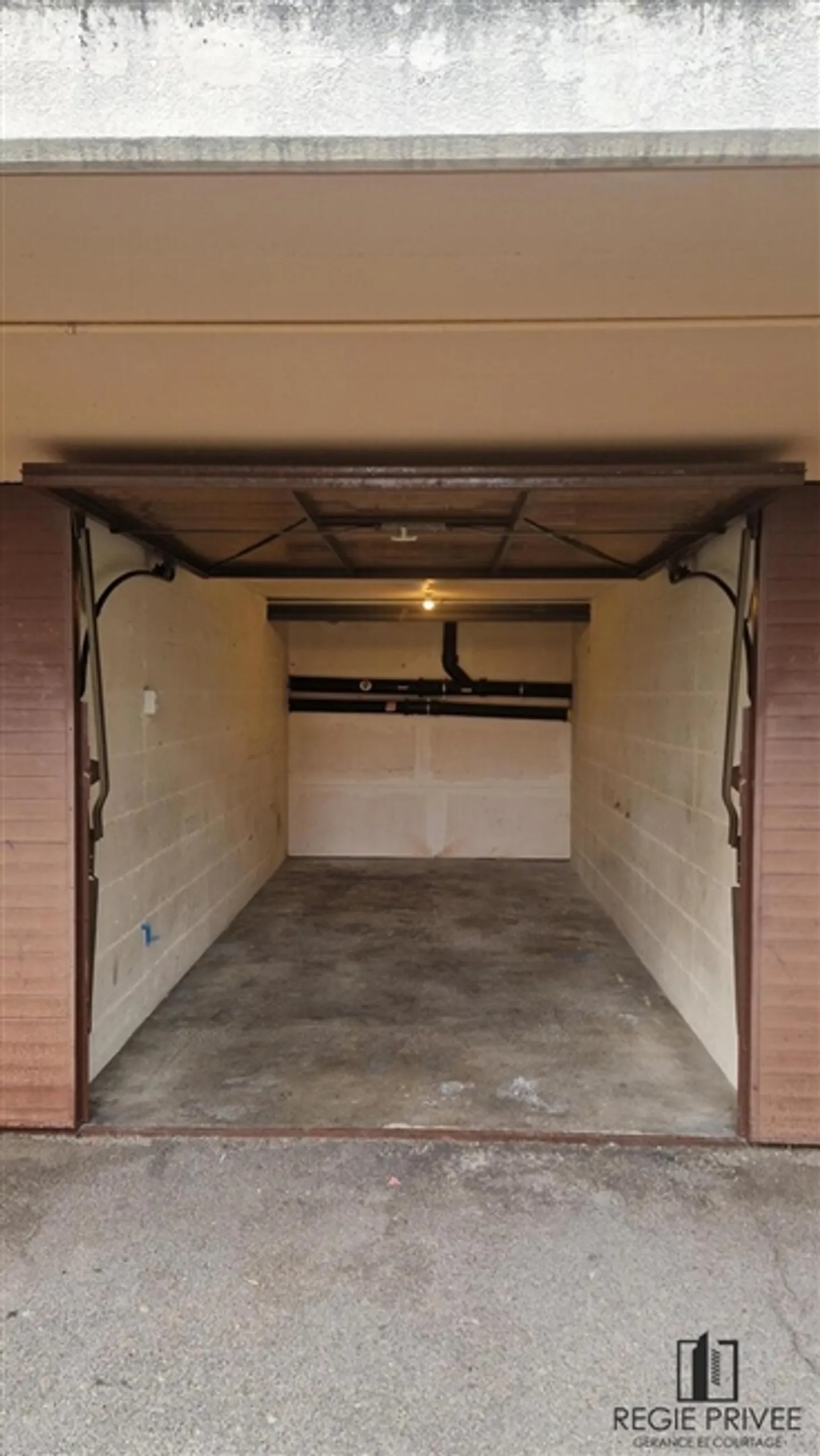 Place de parking - Photo 2 sur 3