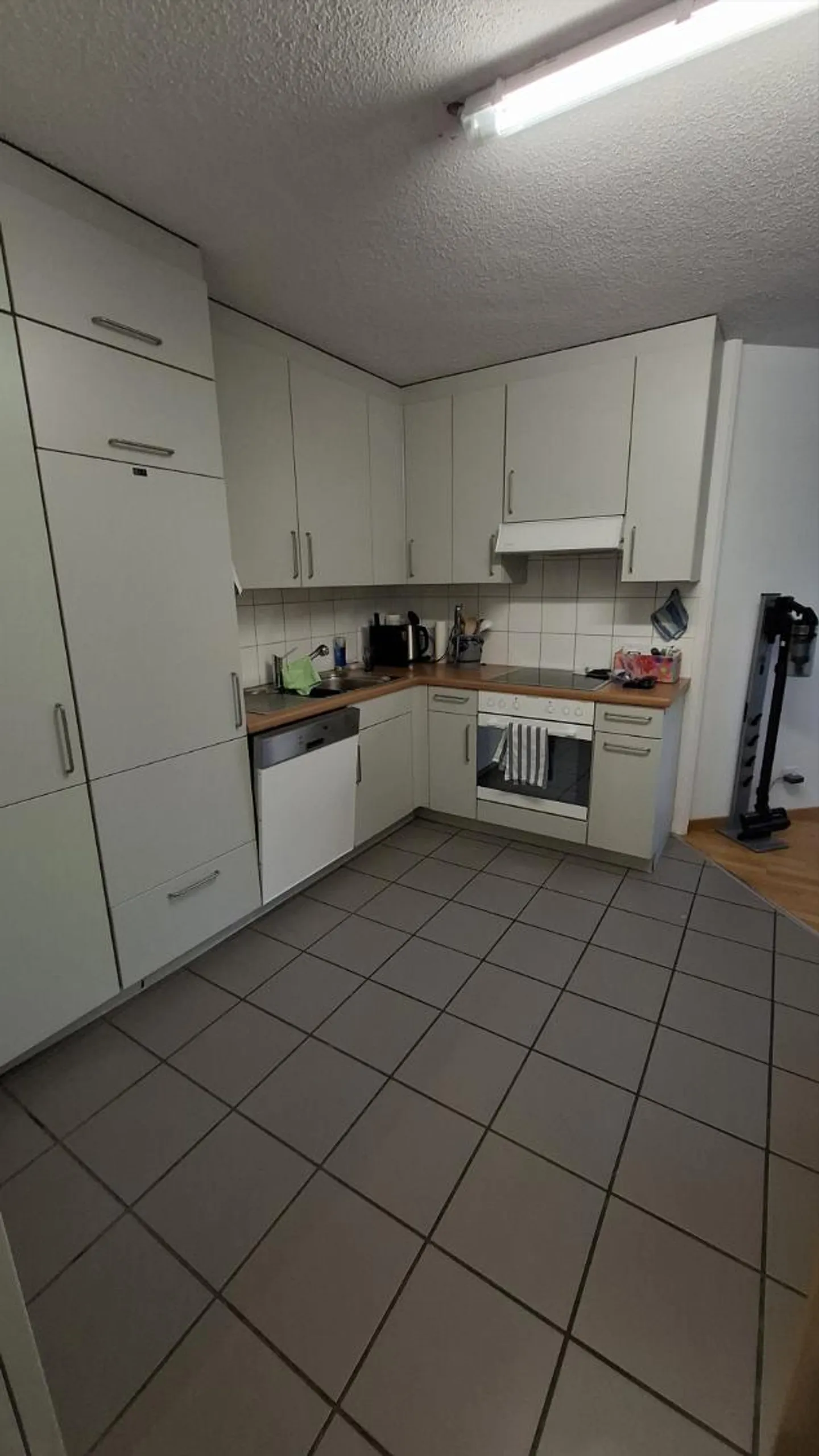 Charming Apartment in Central Location - Photo 4 of 8