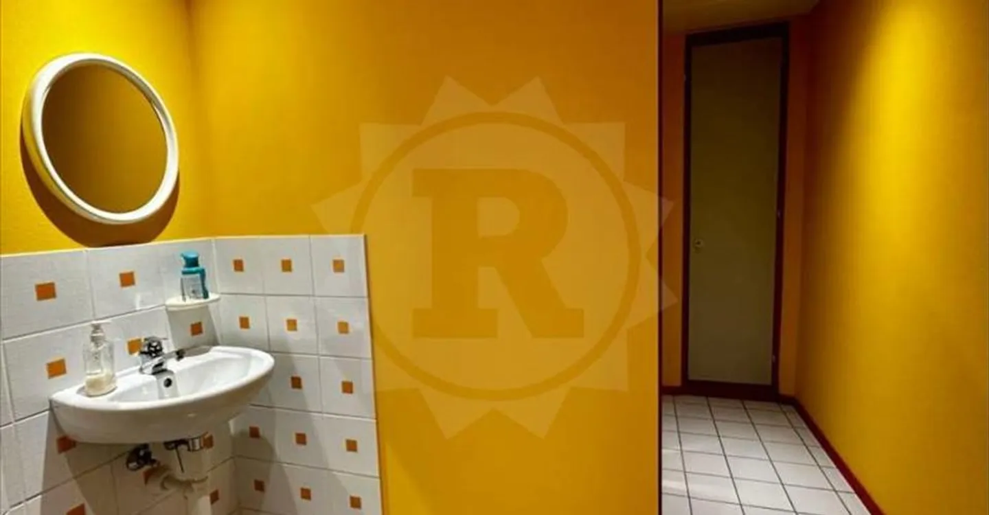 Office space for rent - Photo 8 of 9