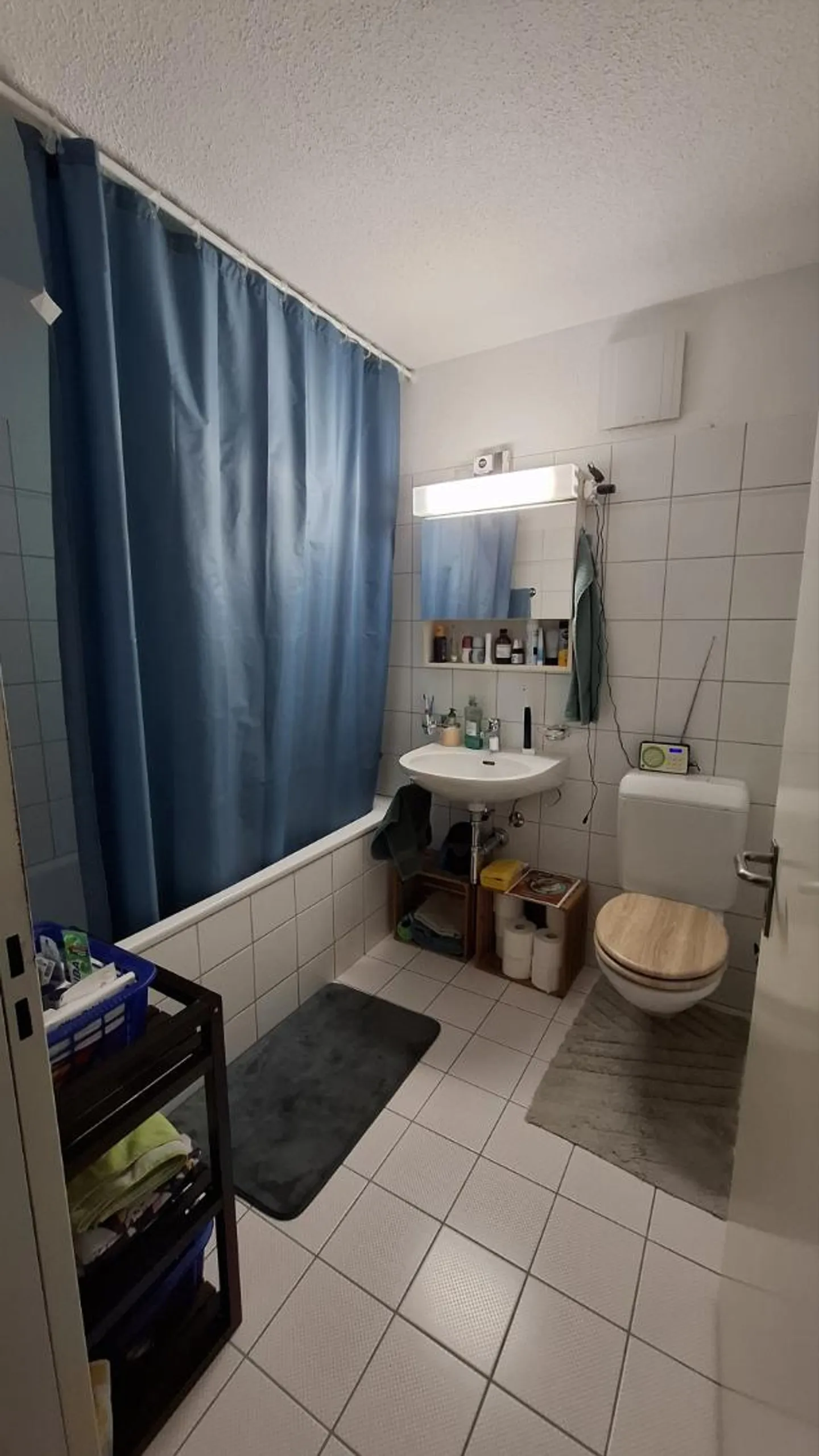Charming Apartment in Central Location - Photo 5 of 8