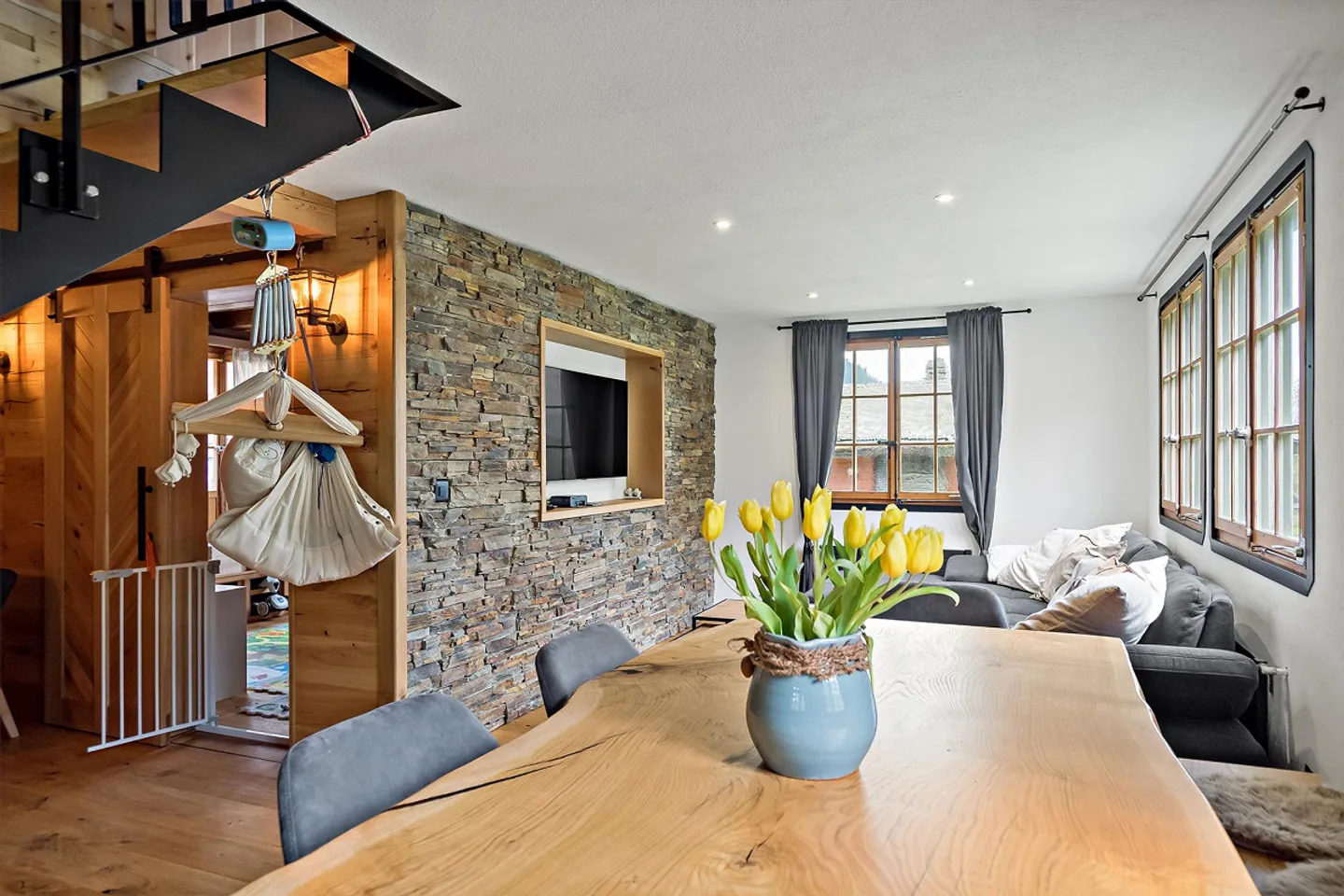 Charming two-family house for a family - Photo 2 of 11