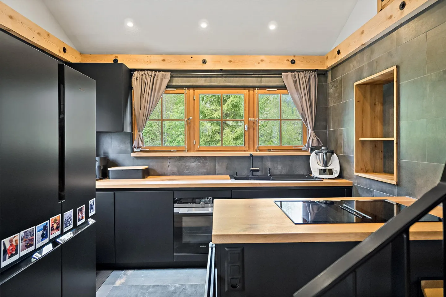 Charming two-family house for a family - Photo 3 of 11