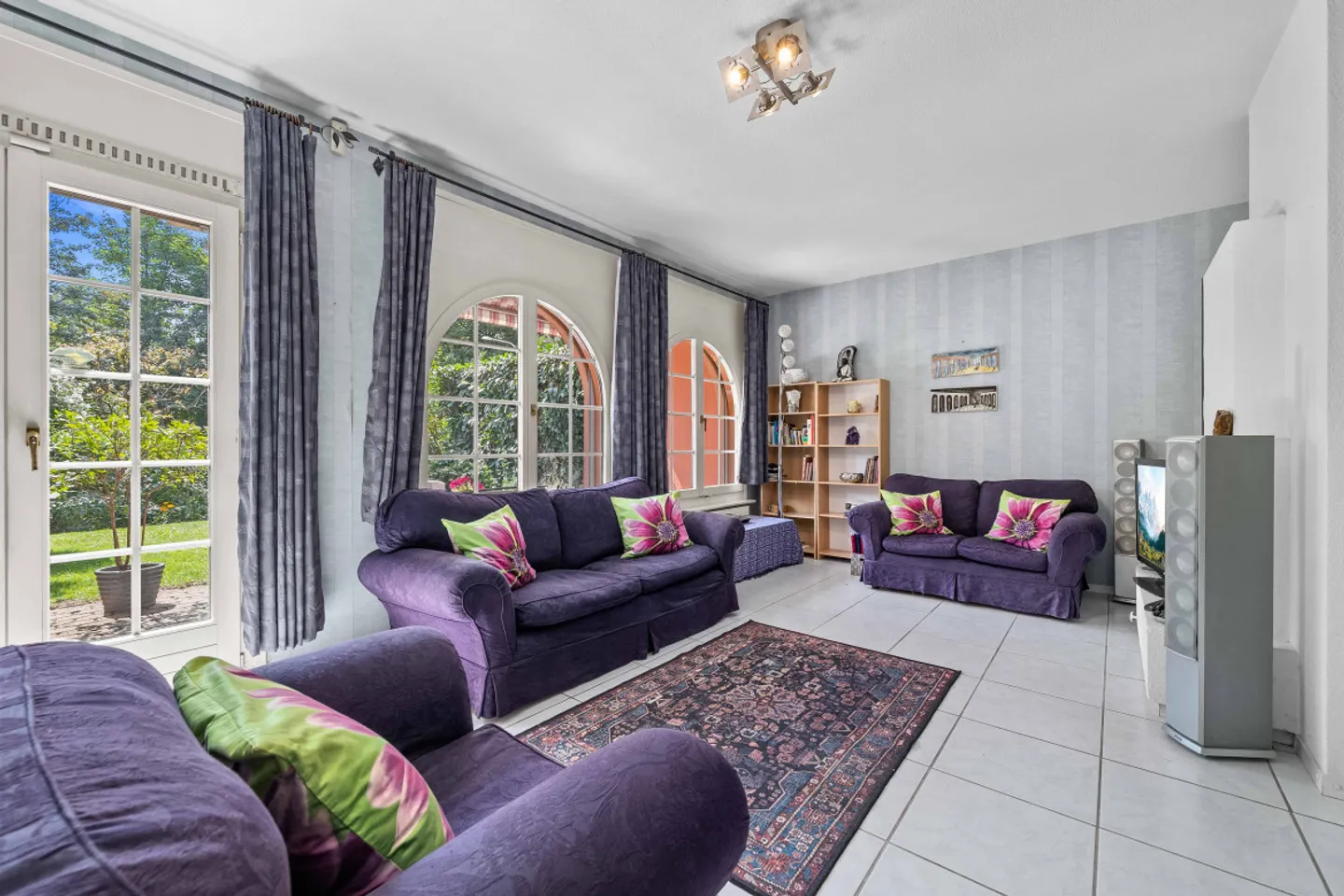 RARE OPPORTUNITY A STONE'S THROW FROM THE METRO! - Photo 2 of 5