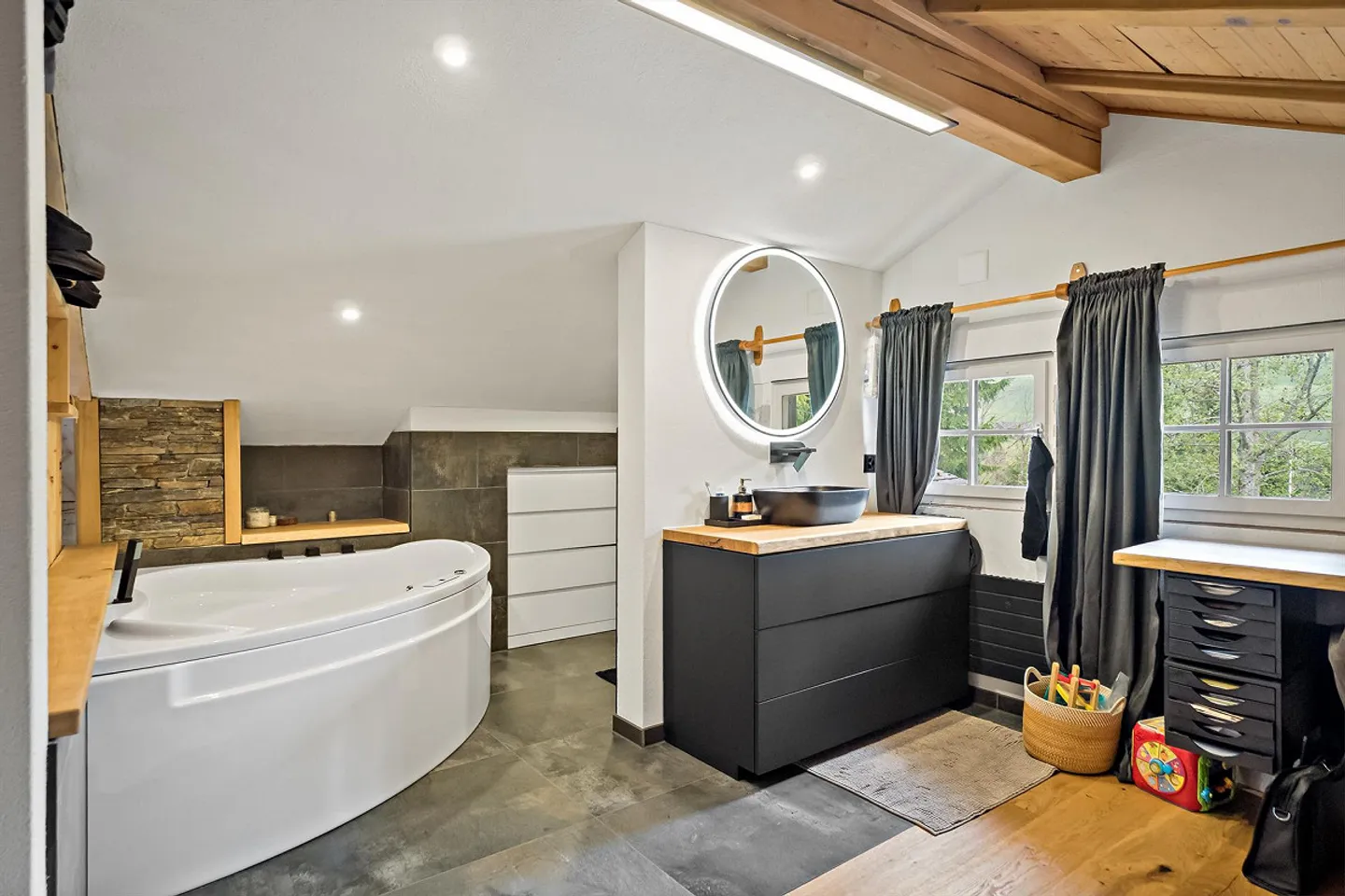 Charming two-family house for a family - Photo 6 of 11