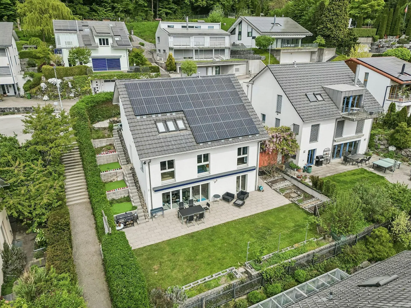 Maison individuelle de 5,5 pièces dans un emplacement élevé et recherché avec environnement - Photo 2 sur 13