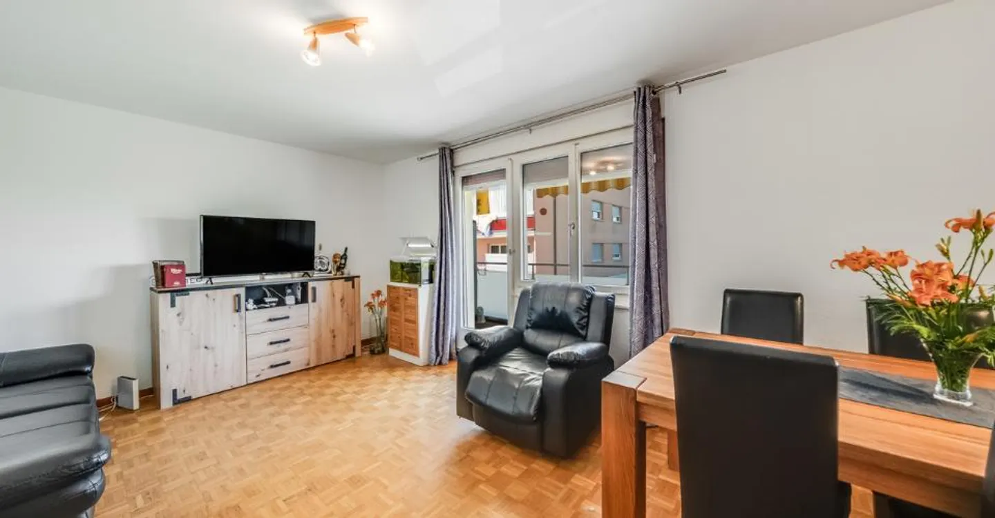 WOHNUNG - ZENTRAL - BALKON UND PARKPLATZ - EXKLUSIV - Foto 7 von 10